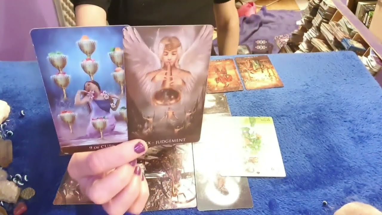 Que piensa? Que siente? Que hará? Y lo que salga , que las cartas sean libres.  Palabras sueltas.