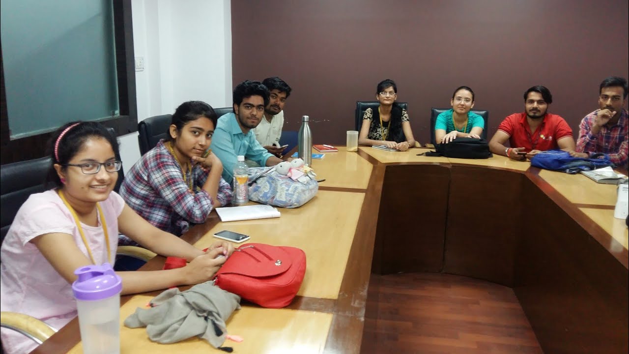 Group discussion for IT company like TCS - Who is better? honest and poor or dishonest and rich?