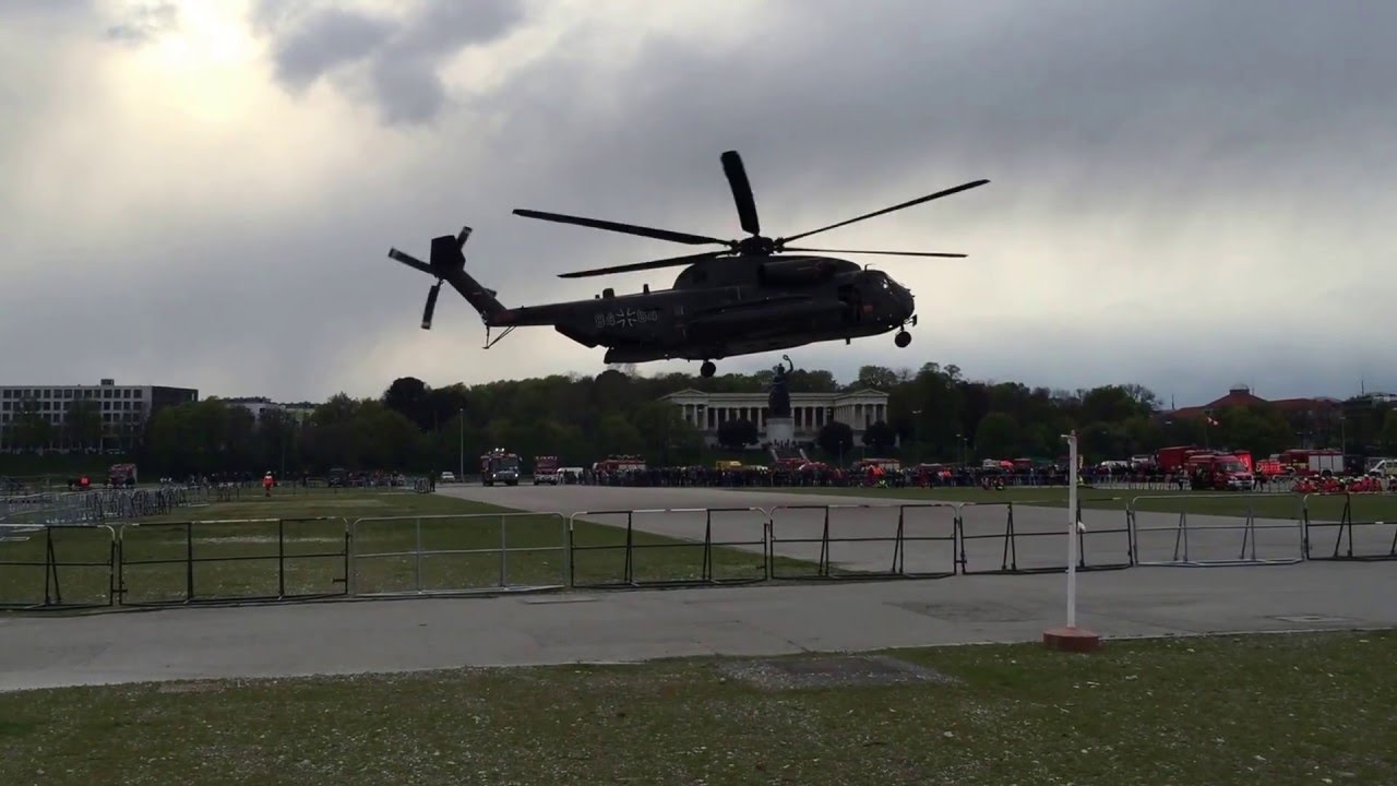 Sikorsky CH-53 auf der Theresienwiese in München - 360 Grad Drehung beim Start