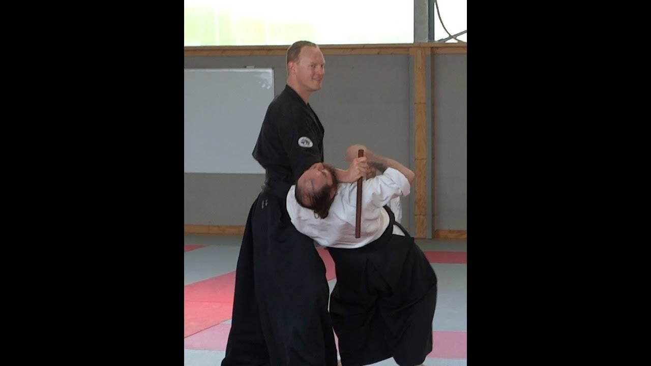 Le Tambo technique au bâton court