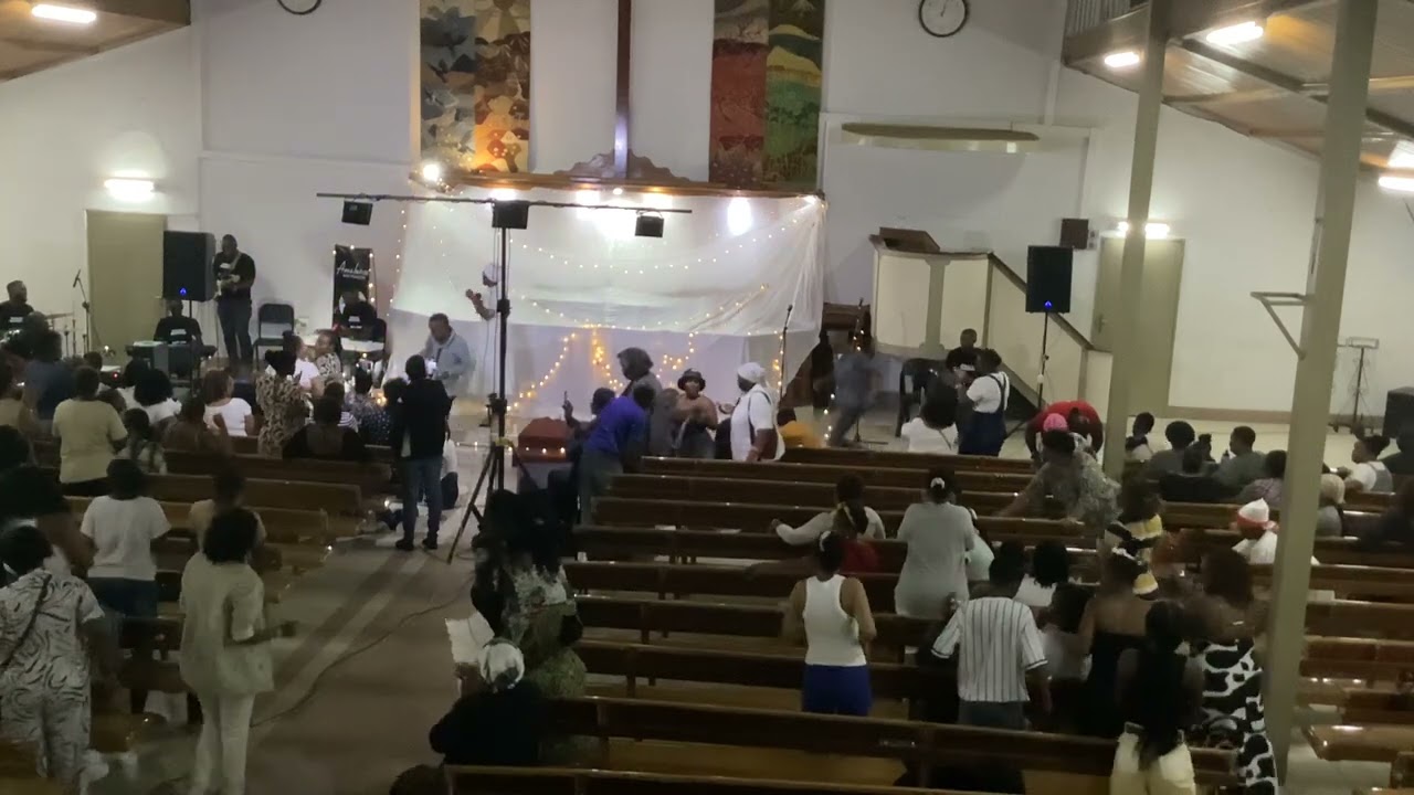 Alhoewel die vyeboom nie bot nie en die wingerstok nie.. Lentina
