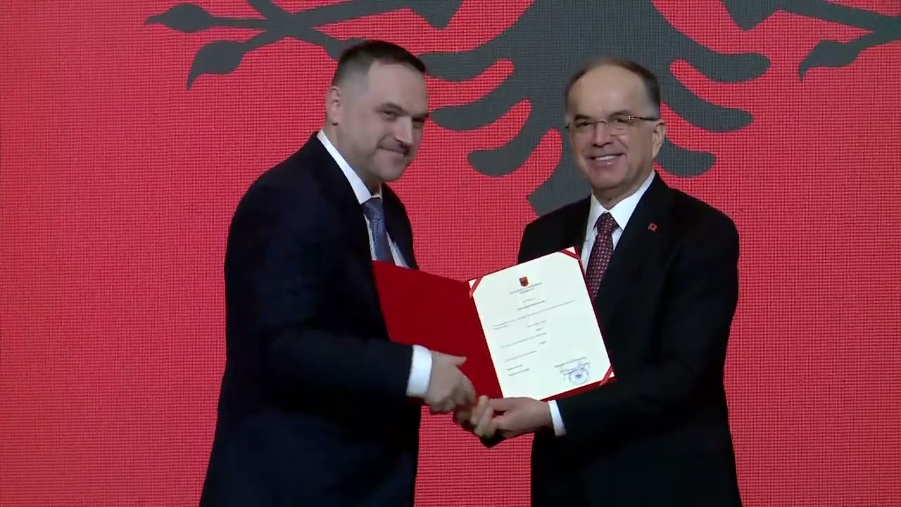 Ministrat e rinj betohen perpara Presidentit te Republikes