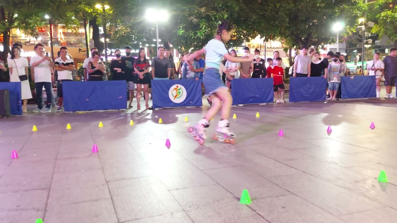 Bài biểu diễn patin nghệ thuật tại phố đi bộ!