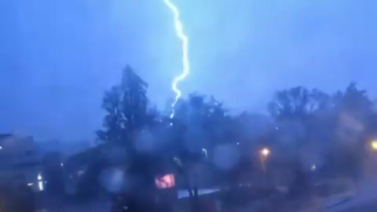 Viu os rel&acirc;mpagos? Ouviu a trovoada? Pa&iacute;s acorda com mau tempo e chuva forte