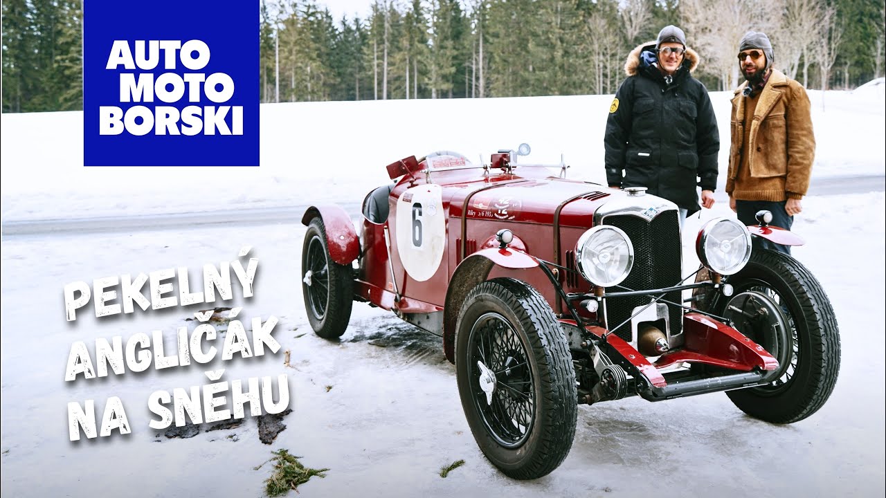 To chceš! Předválečný závodní Angličan bez střechy na sněhu a ledu