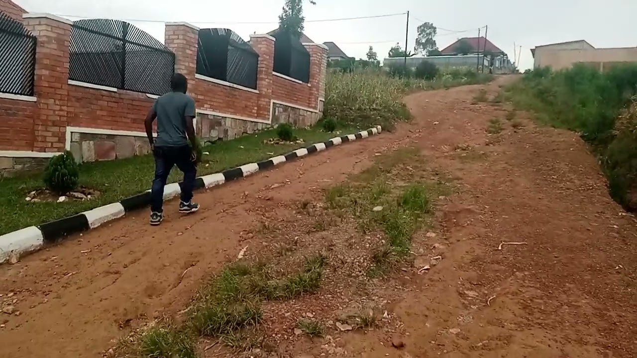 kanzenze ndagurisha ikibanza ubuso 400miriyoni icyenda9M 0781087088