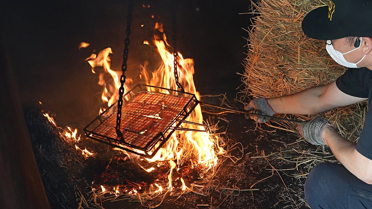 1950년부터 미친듯이 팔리는 짚불 삼겹살? 외딴 시골에서 72년째 손님 몰려드는 초대박 고깃집┃Grilled pork belly with straw/KoreanStreetFood
