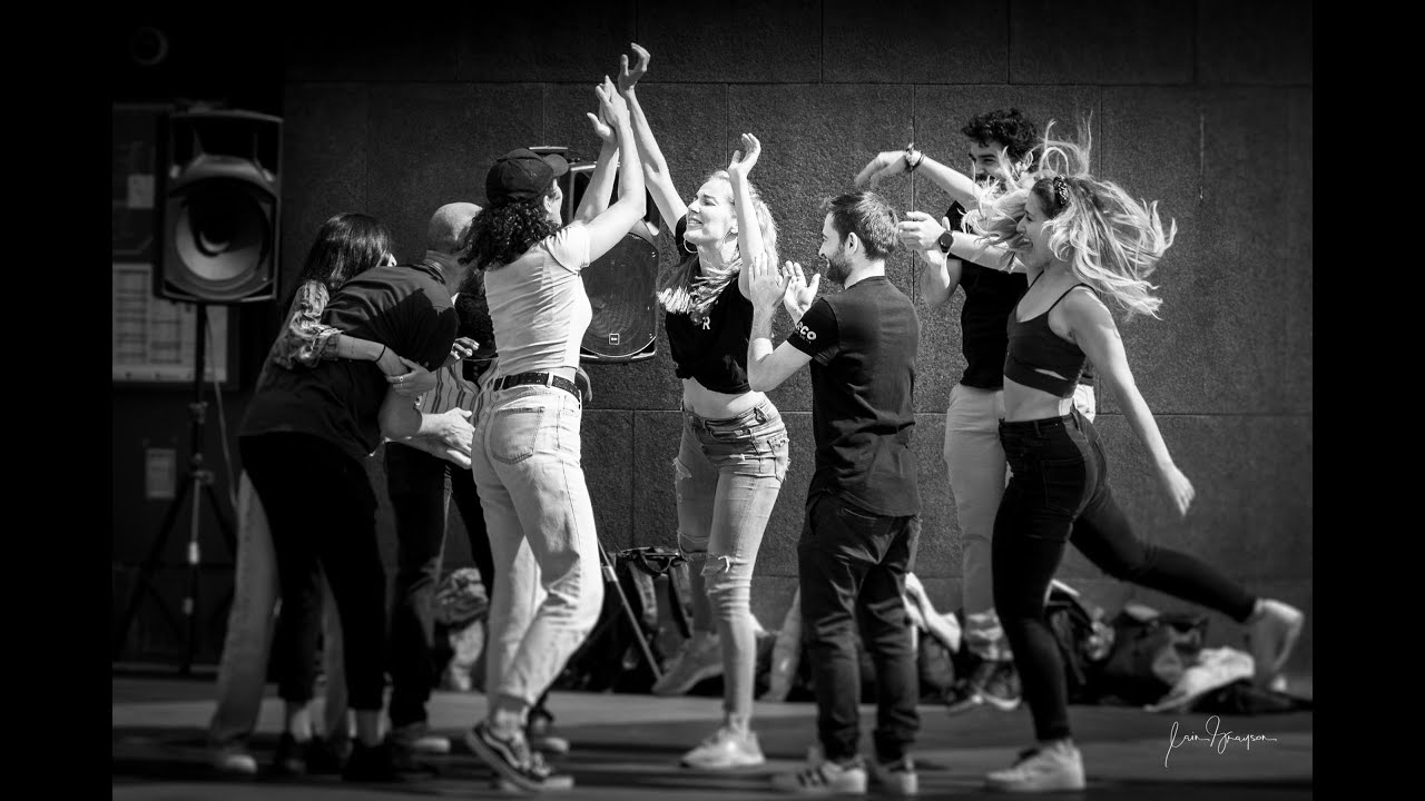 Rueda de Casino Flashmob 2022 in London by Loco London Salsa