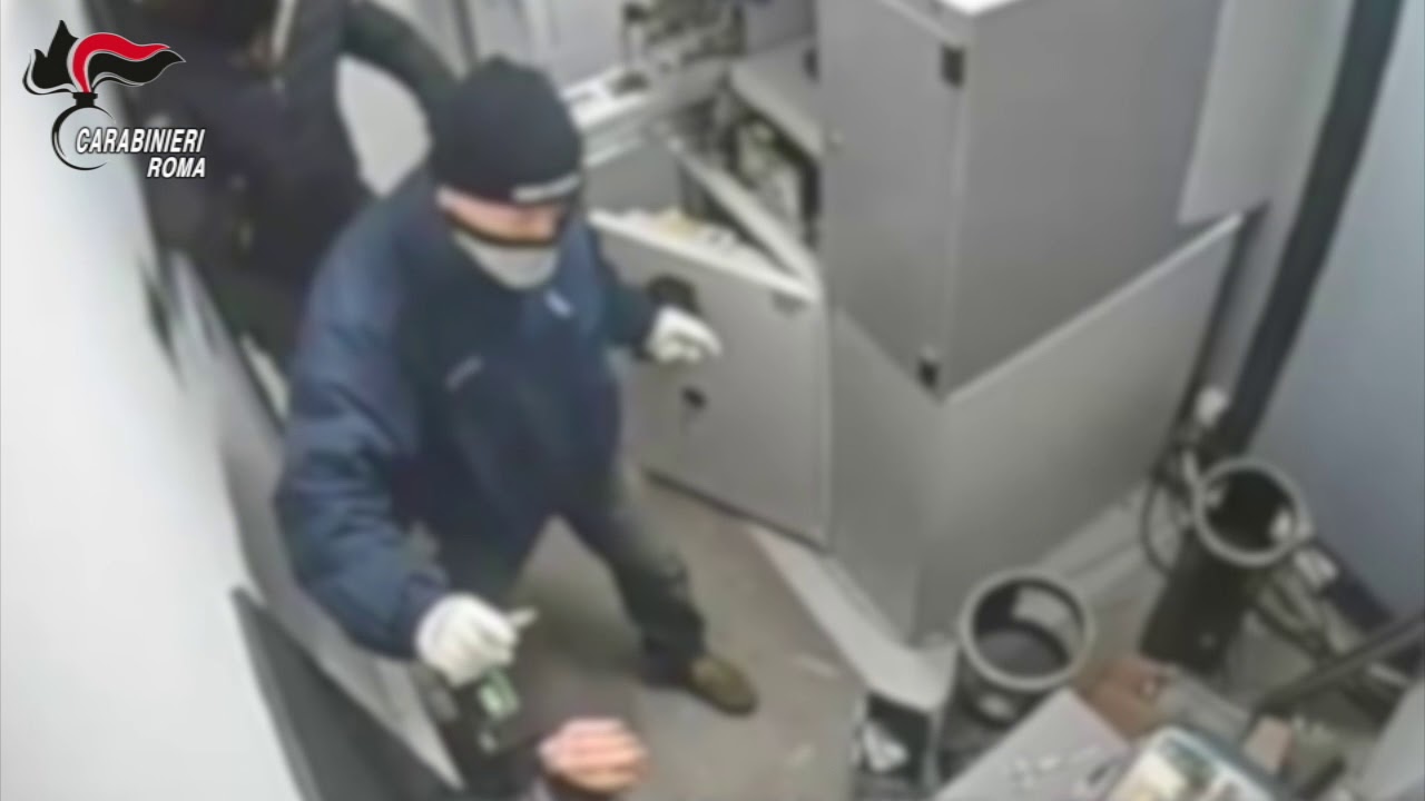 Rapina in banca da 86.000 euro, arrestati gli autori