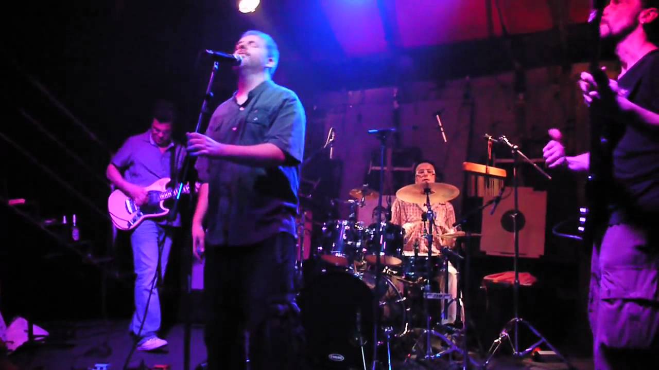 Mravi - Mlad čovek, uživo u klubu Gun 03.05.2012.
