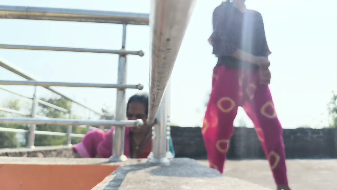 Dadi ji ke stha kuch pal enjoyy krte hue#viral #video #enjoy #moments #pyari #dadijisemulakat gav me