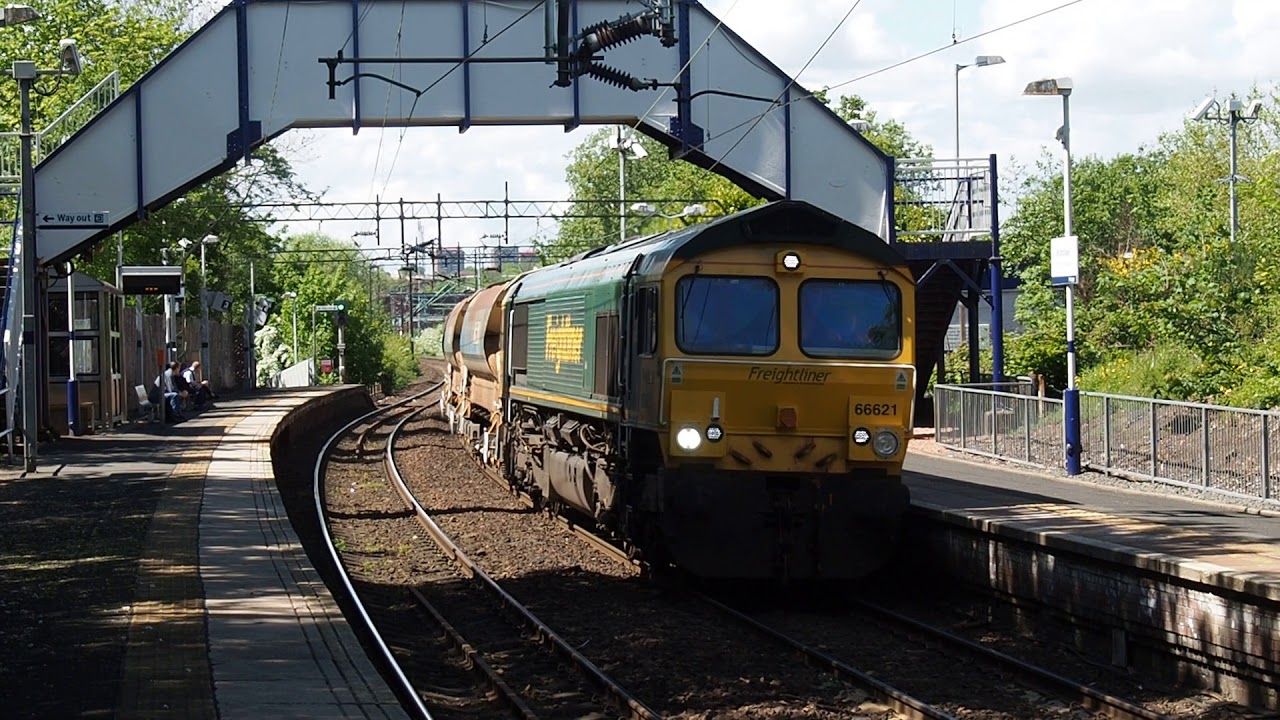 Freightliners 66621 and 66413 going through Drumchapel with an empty ballast train (18 ‎May ‎2017)
