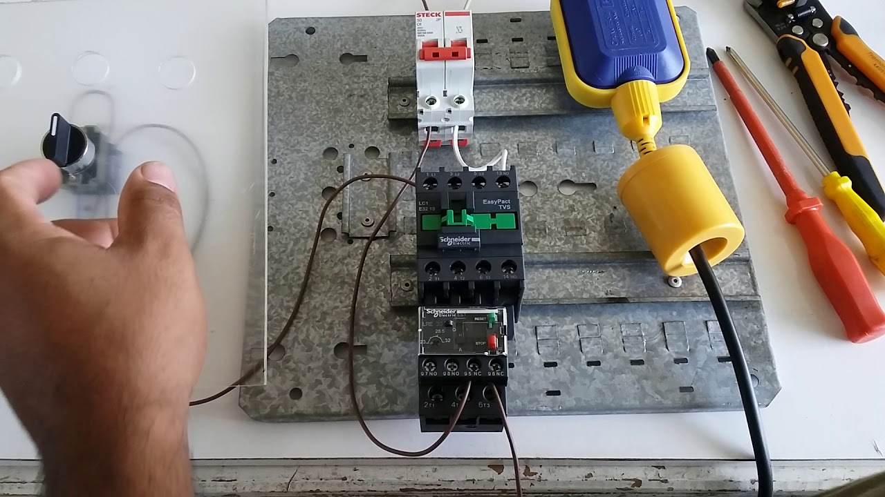 Comamdo Manual/Automático com duas Chave Boia