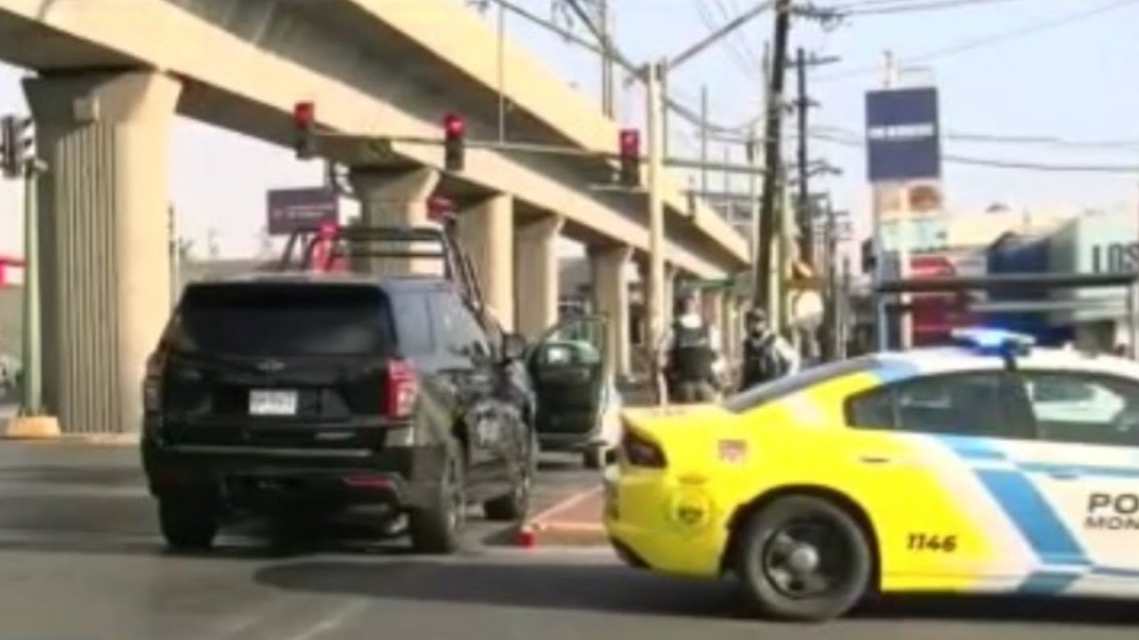 Policías Aseguran Camioneta en la Avenida Aztlán, en Monterrey