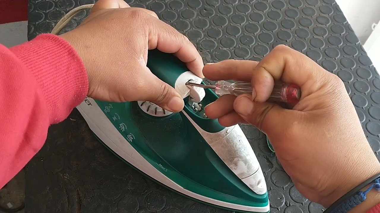 Cómo desarmar plancha Oster , TORNILLOS OCULTOS