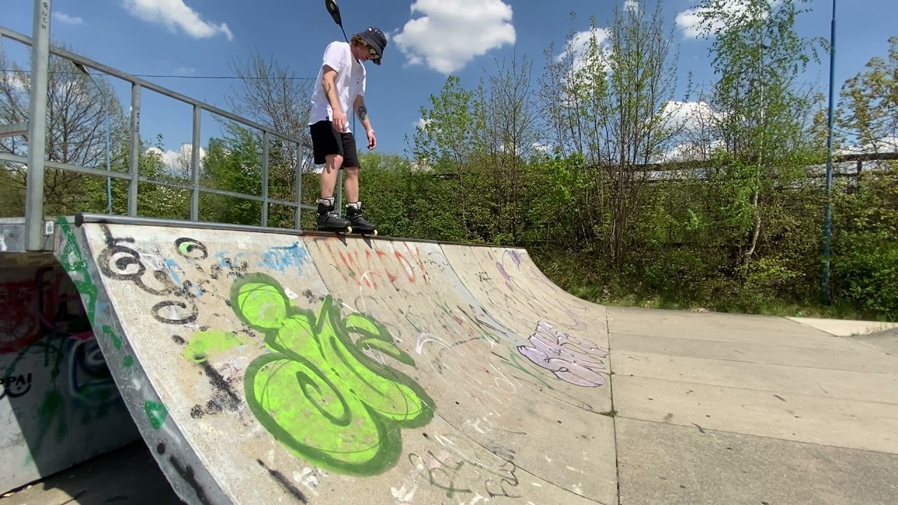 JAK ZJECHAĆ Z RAMP NA SKATEPARKU?!