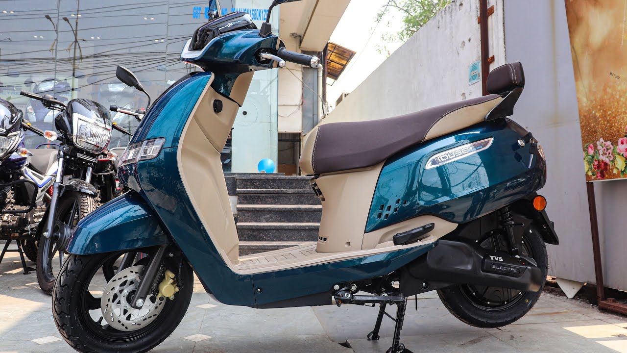 Finally 2025 New TVS iQube Electric Scooter Launched With 3.5 KWH | Derailed Review|More Range 145KM