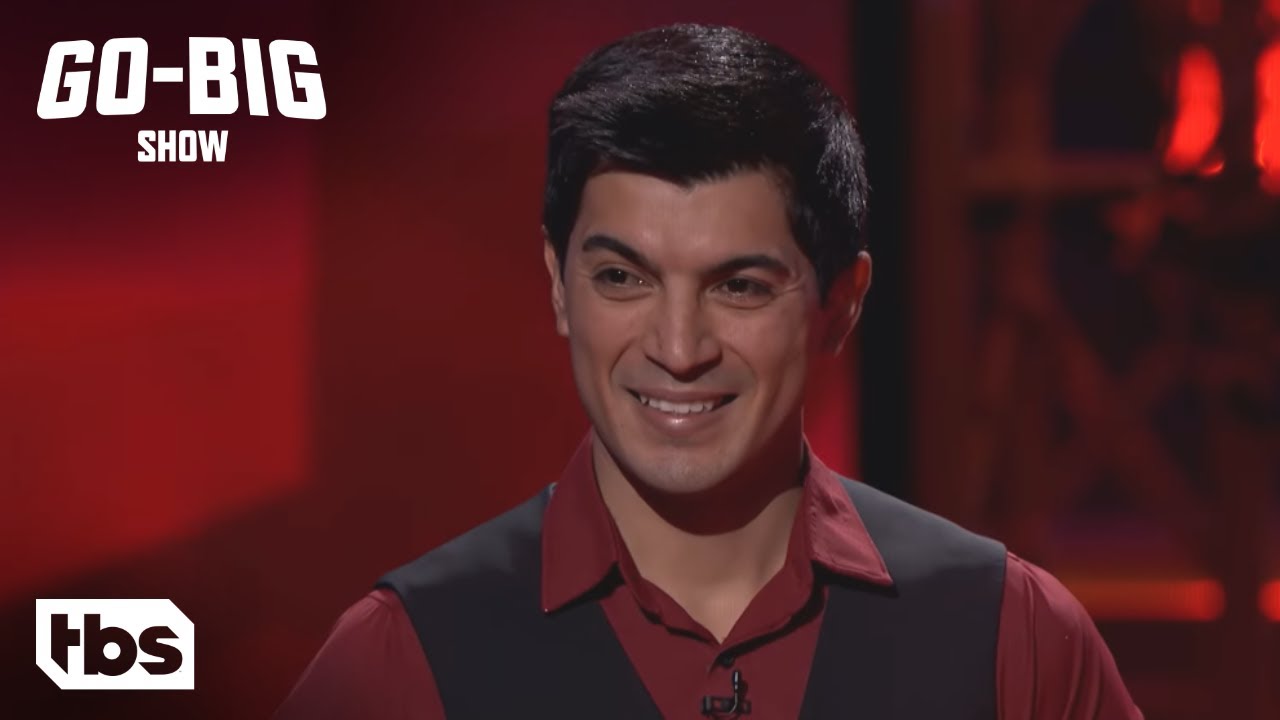 Go Big Show: Rolla Bolla Performer Balances On Six Stacked Cylinders (Clip) | TBS