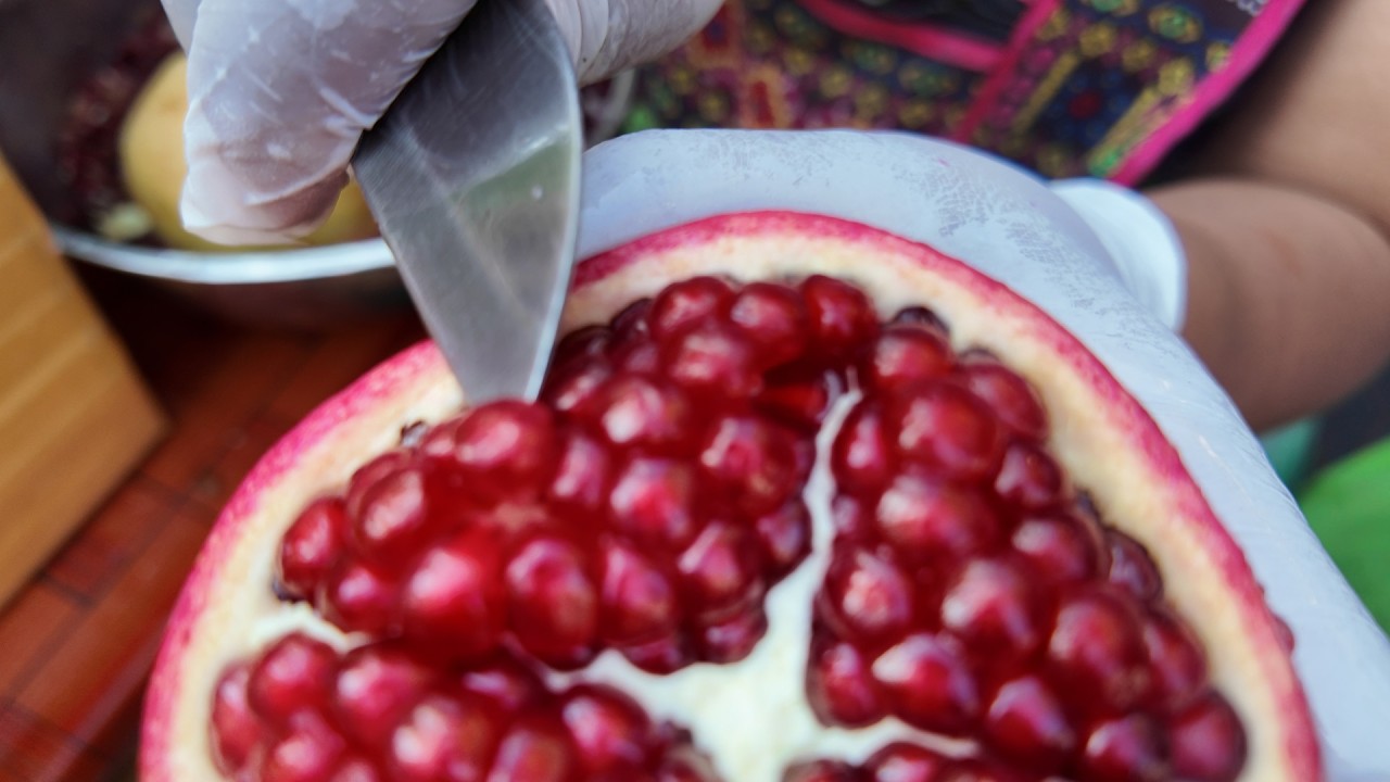 The Surprising Secret to Famous Thai Pomegranate Juice!