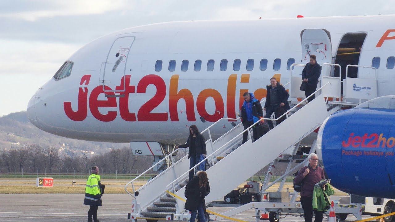 TRIPREPORT | Jet2holidays (ECONOMY) | Boeing 757-200 | Manchester - Grenoble