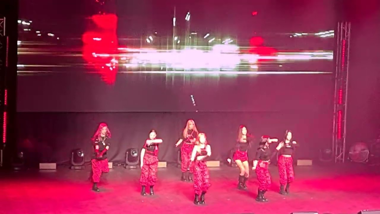 Dreamcatcher LIVE - Intro & Vision | Apocalyps: Follow Us World Tour Tilburg, The Netherlands 2022