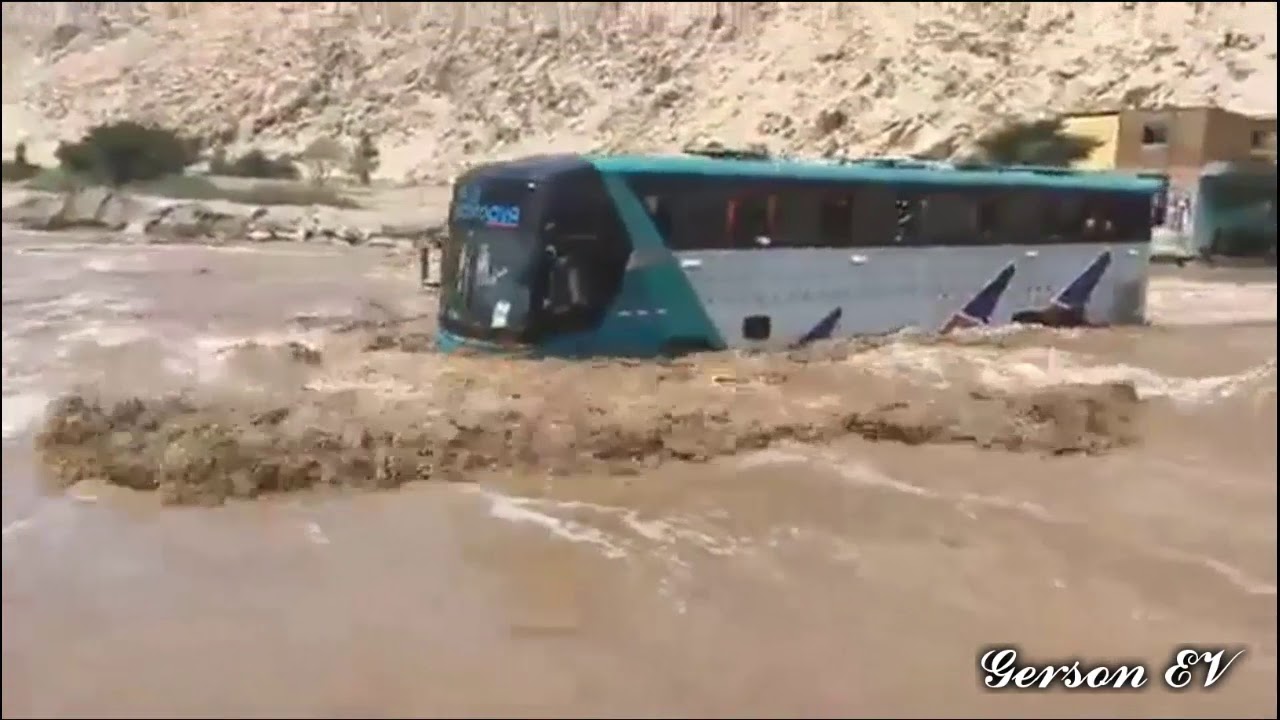 BUSES CRUZANDO RIO PESCADORES OCOÑA AREQUIPA- HUAYCOS PERU