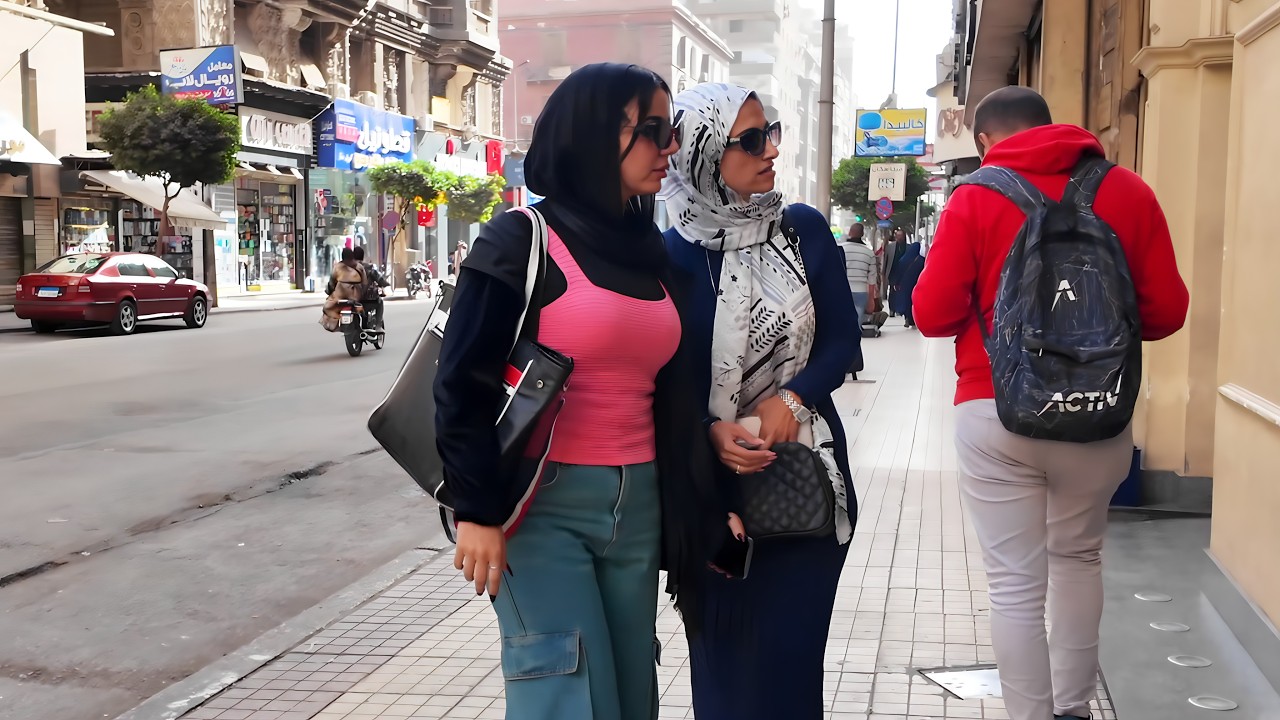 داخل شوارع وأزقة القاهرة القديمة في مصر | جولة سير على الاقدام