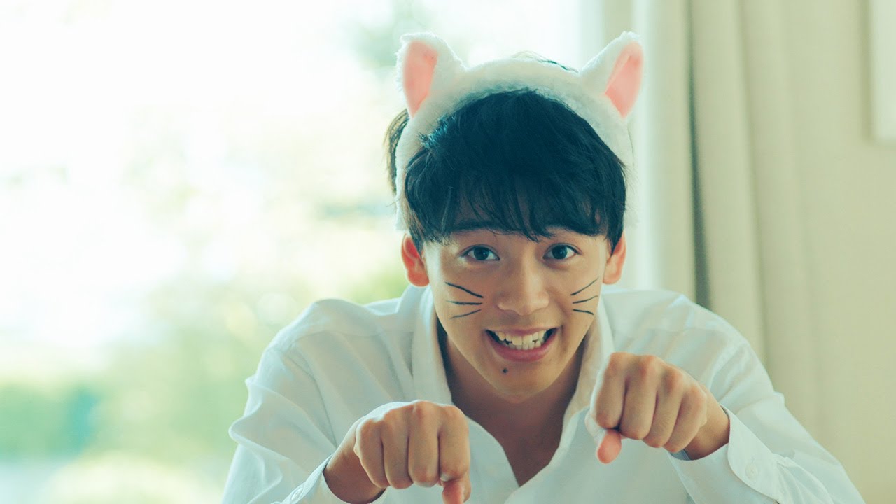 竹内涼真、キュートすぎる猫耳姿に　「モナ王」ウェブムービー「家族をつなぐモナ王STORY」