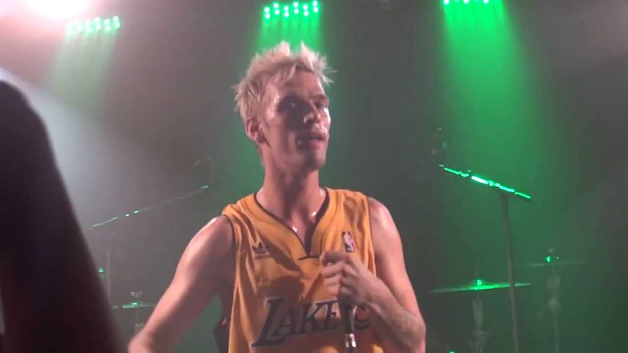 Aaron Carter - Aaron's Party (Come Get It) LIVE Montreal 2013
