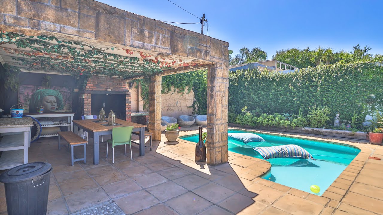 5 Bedroom For Sale - Paarl Central West