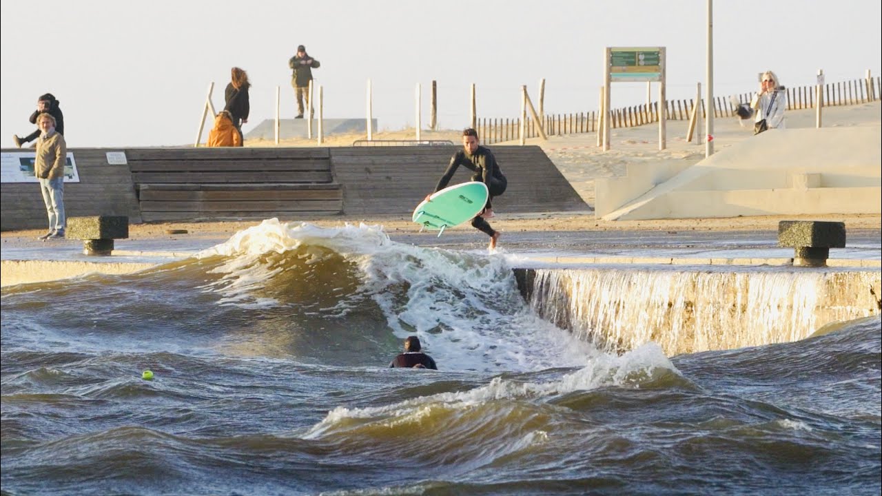 SURFER EN PLEINE TEMPÊTE DANS LE PORT DE CAPBRETON
