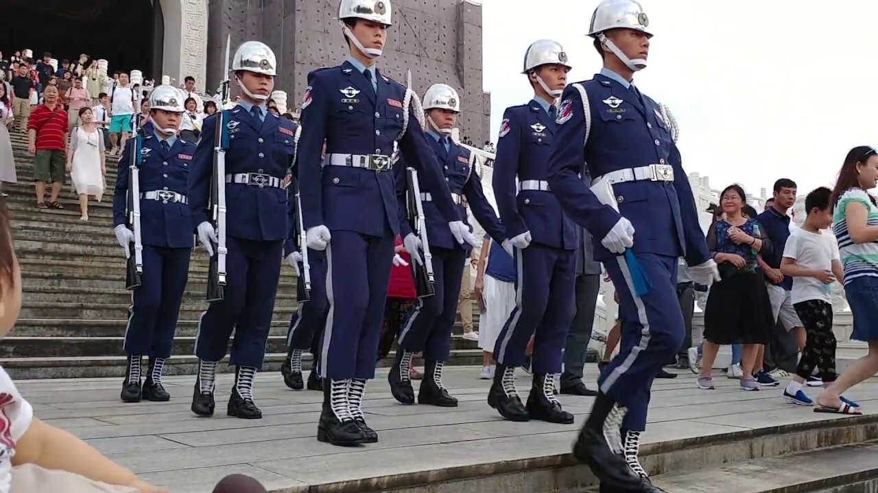 20171003中正紀念堂(Chiang Kai-shek Memorial Hall)空軍儀隊降旗~雲手