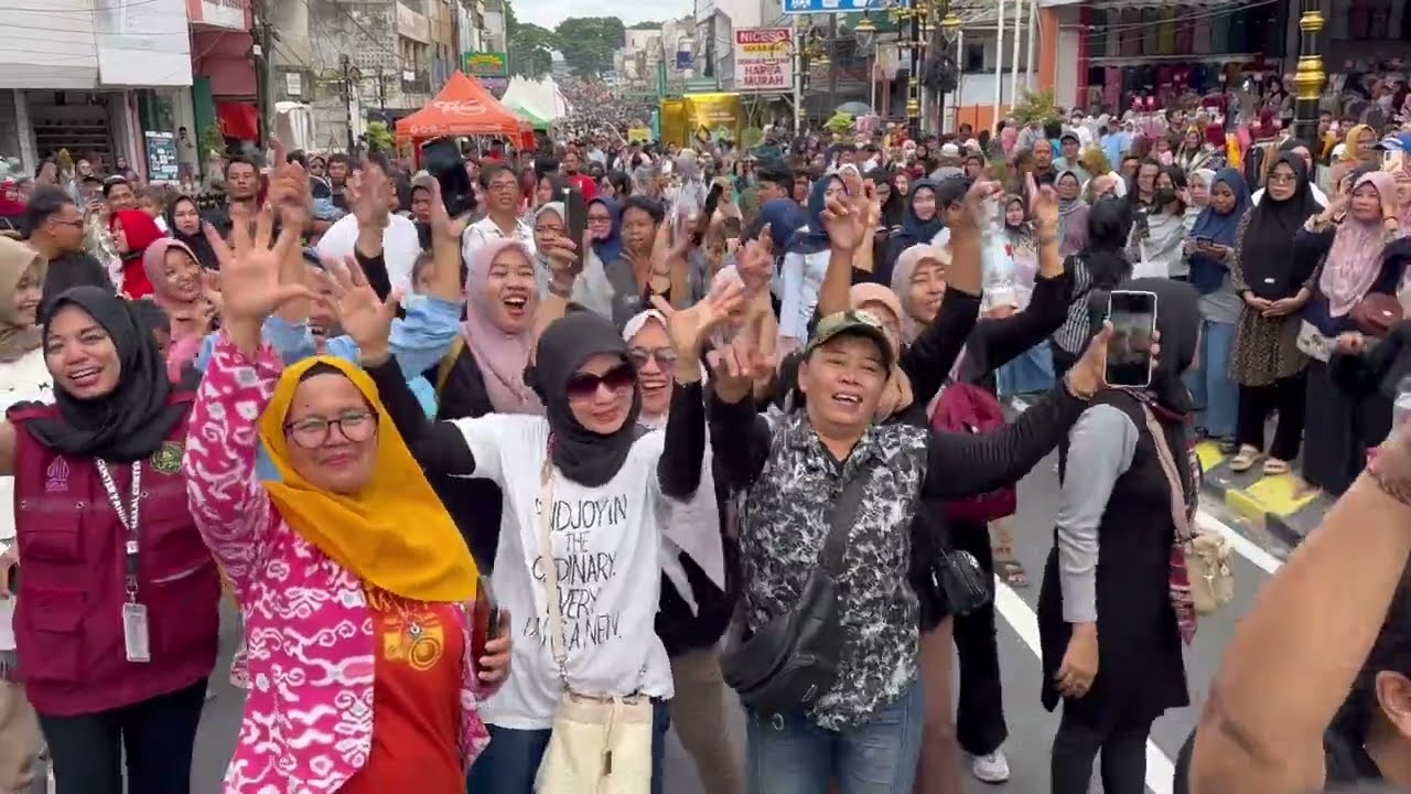 Gemuruh🔥Jelang Launching Royal Baroe‼️Serang Fair On The Street