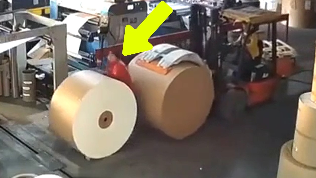 FORKLIFT ACCIDENT INSIDE A FACTORY 😱