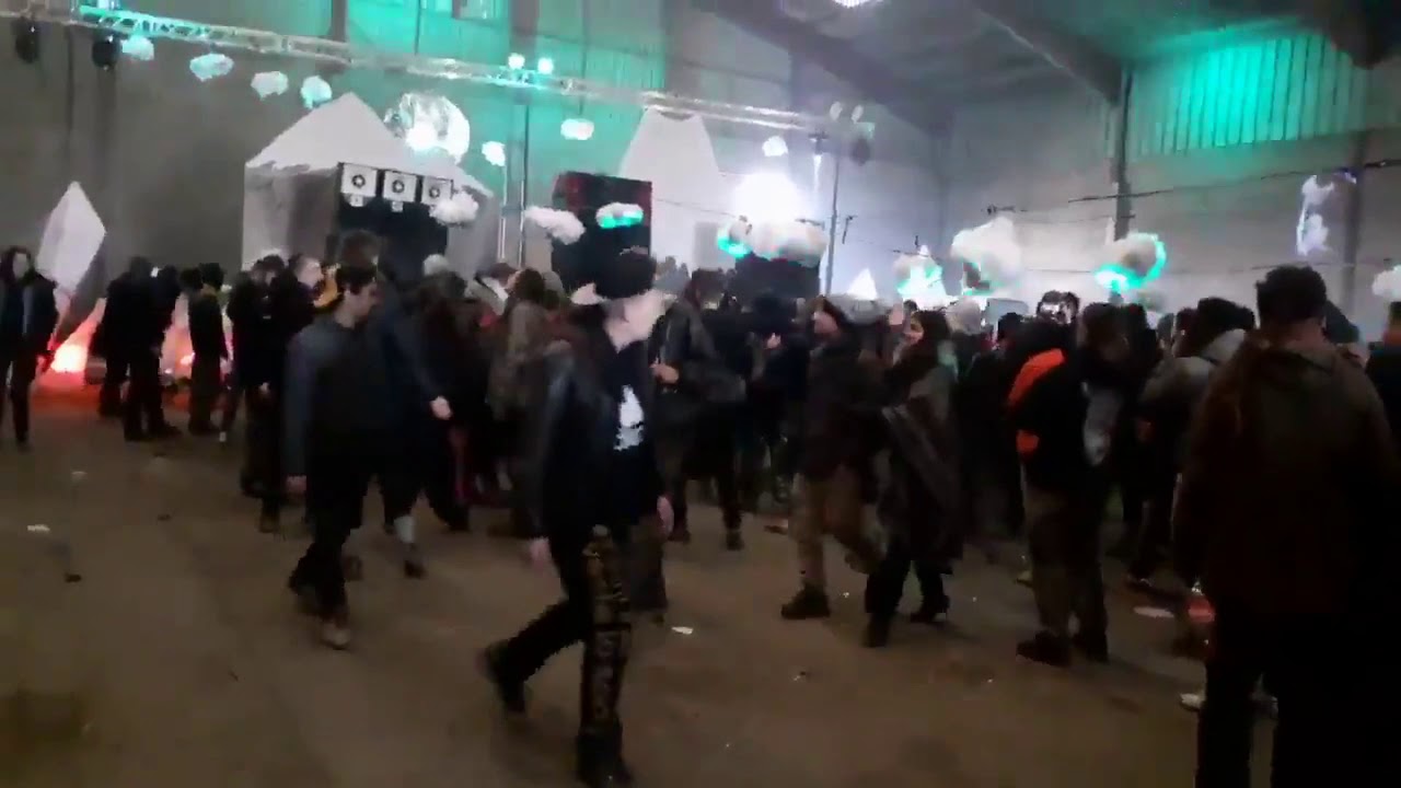 Lieuron, Frankreich: So feiern Franzosen Silvester Party mit 2.500 Leuten