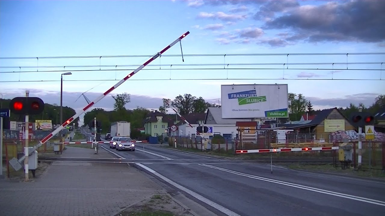 Spoorwegovergang Słubice (PL) // Railroad crossing // Przejazd kolejowy