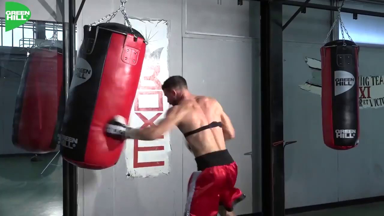 Giovanni De Carolis al sacco da boxe GIANT 100x45 Green Hill