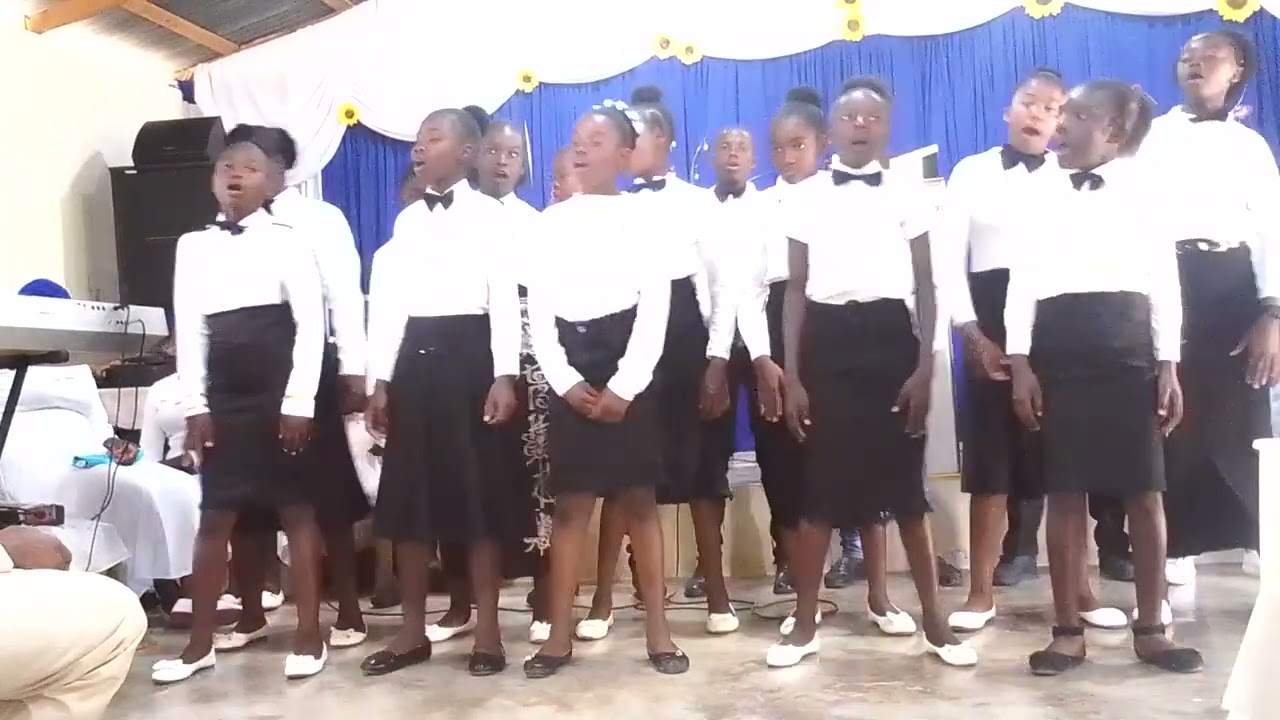 Los niños de la Iglesias pentecostal de palo bonito pastor Labranch Dorvil 
