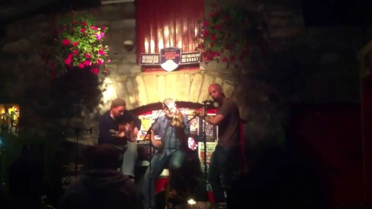 Matt Molloys Monday night session, John Doyle, Peter Molloy and Sean Regan