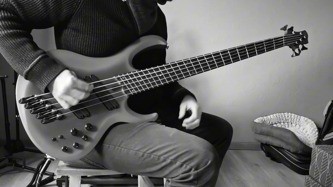 Death Crystal Mountain - bass cover