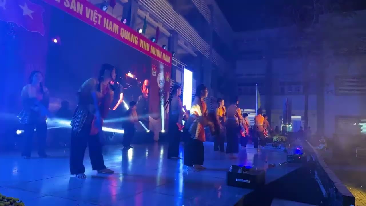 Múa xuôi dòng phương nam lớp 6A1