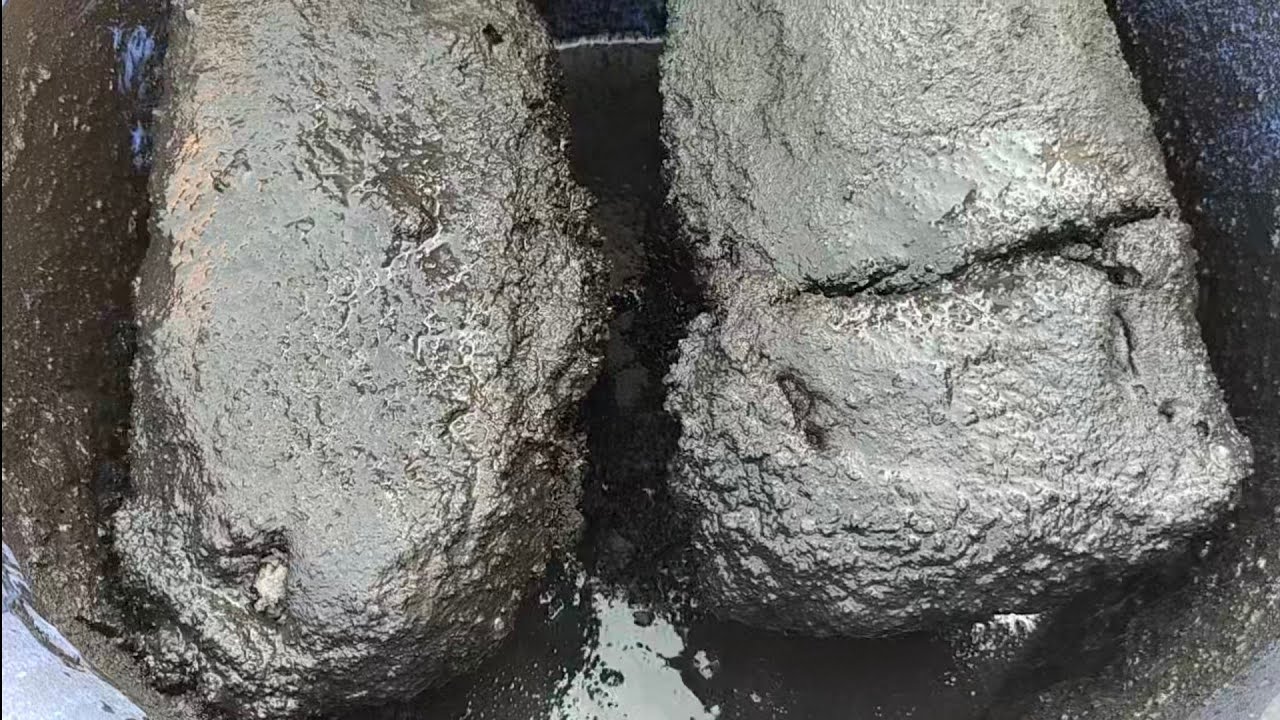 P-6 Pure charcoal long slabs crumbling in lots of water 💦 Be ready with you que for tomorrow LIVE 😘