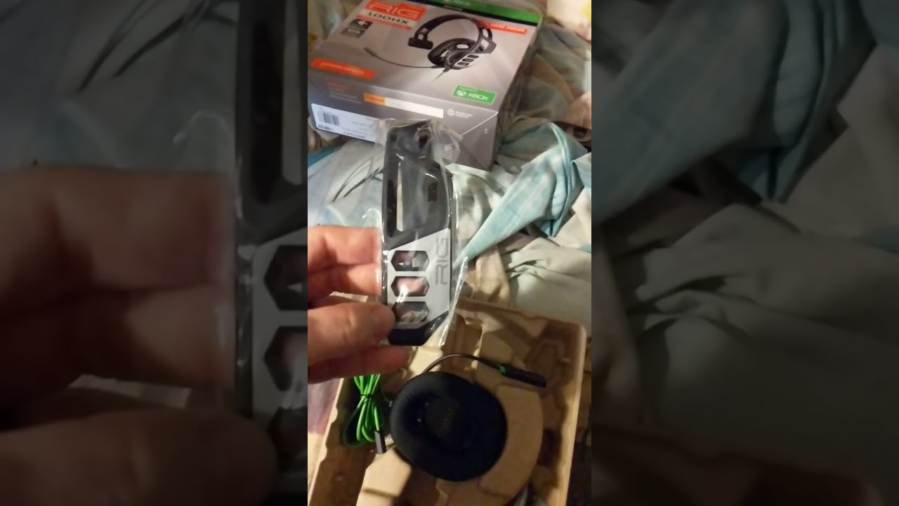 Unboxing video of the Plantronics RIG 100HX