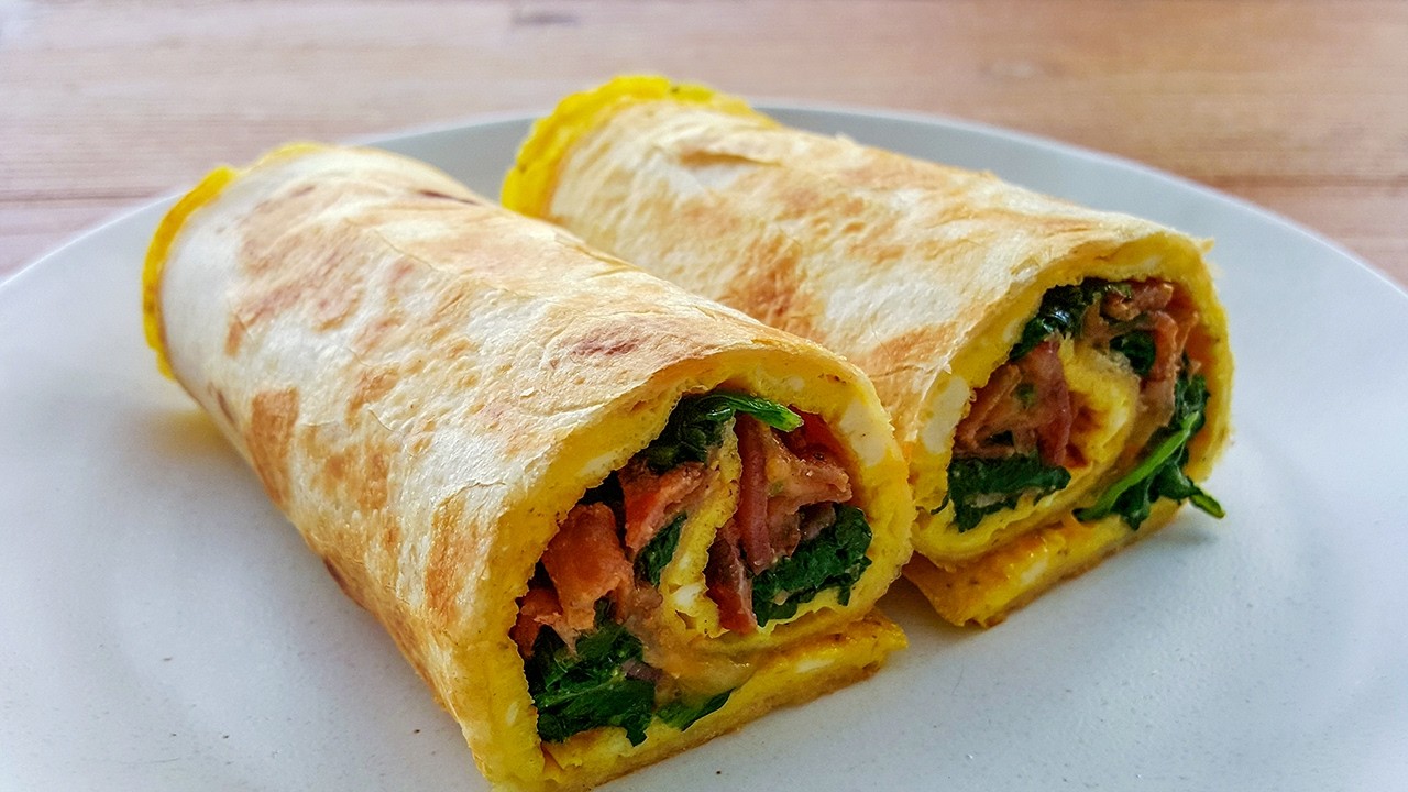 Easy Breakfast Wrap with Spinach, Bacon, Egg & Cheese | Tortilla Egg Wraps