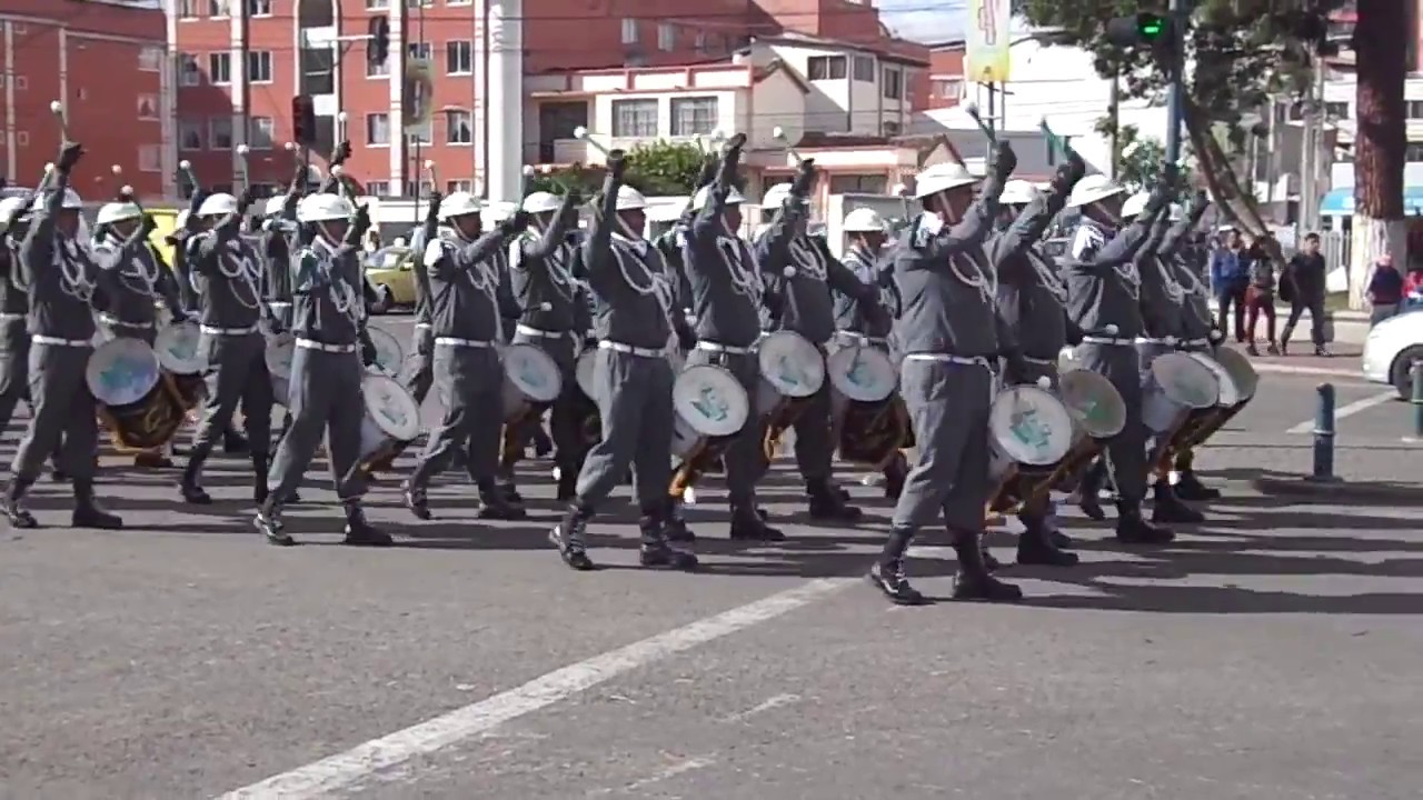 Banda de Guerra Ex-alumnos Carlos Cisneros 2017 - Desfile de la Riobambeñidad (2)