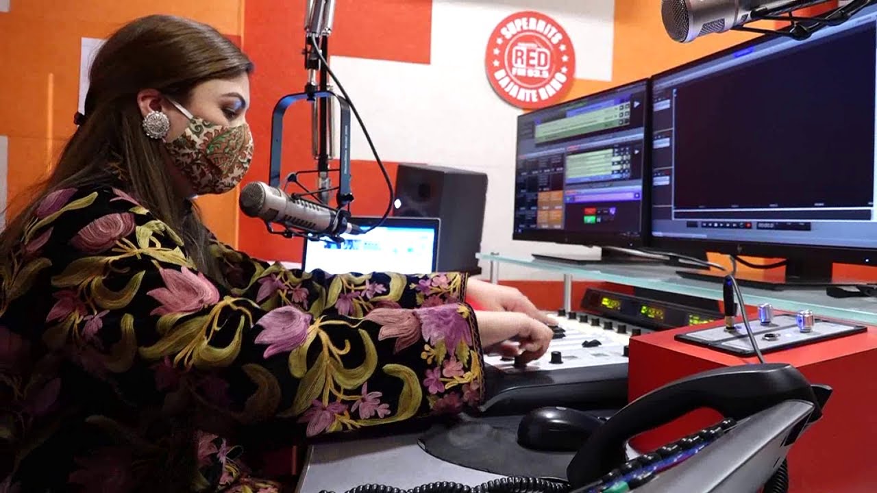 Srinagar: RJ Sofie Redefines  Radio Jockeying in Kashmir