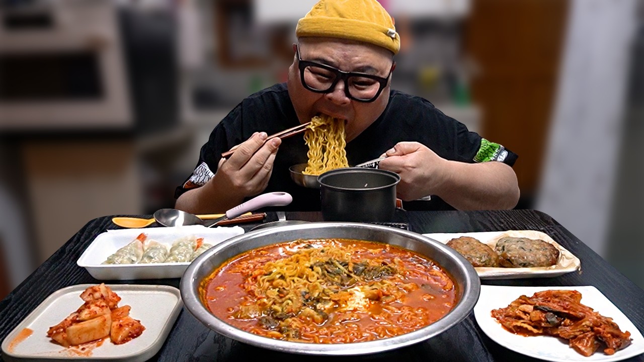 라면에 소곱창전골 넣어먹어보셨어요? 얼큰하니 쥑이네~  │Spicy Ramen Mukbang Eatingshow