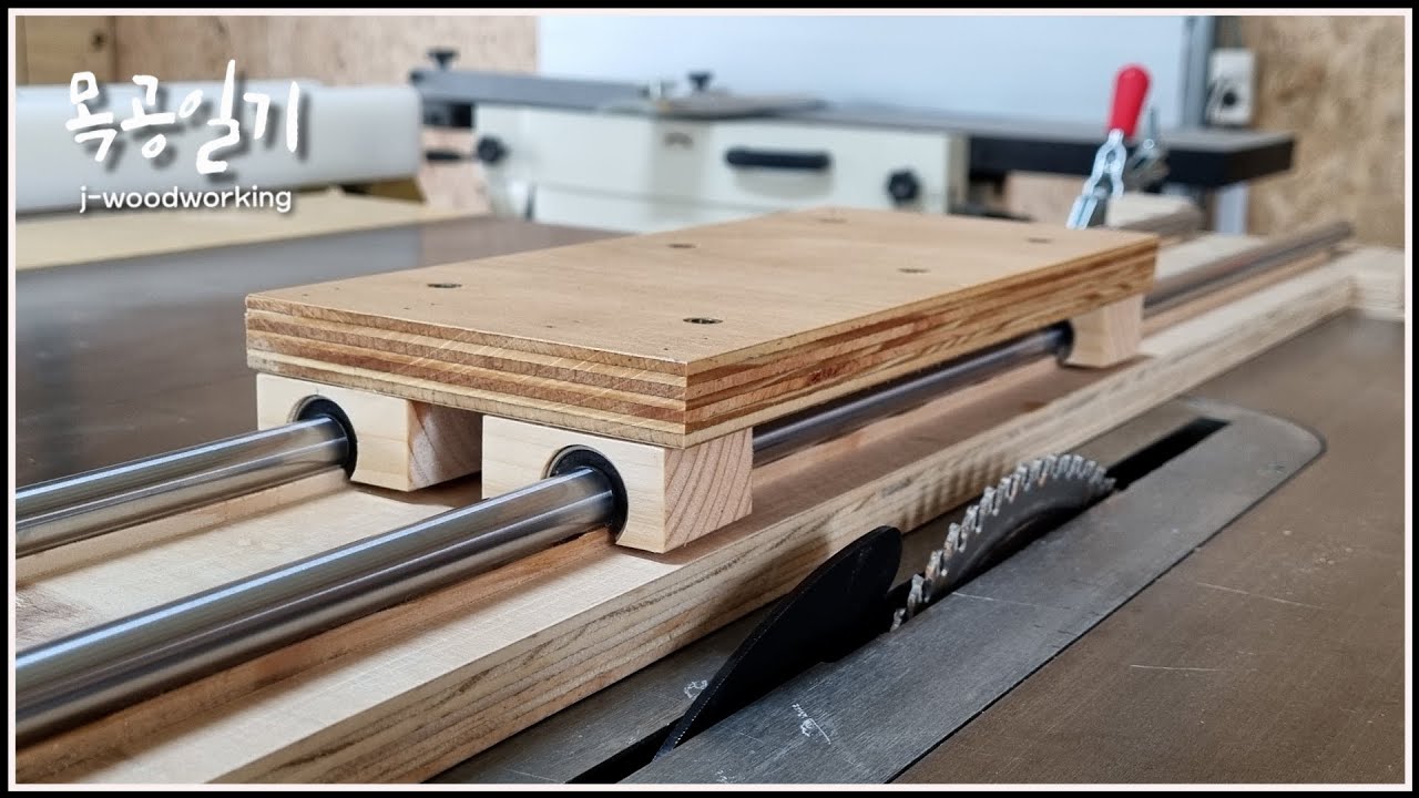 sliding fence / smooth movement & easy replacement of jigs for the table saw [woodworking]