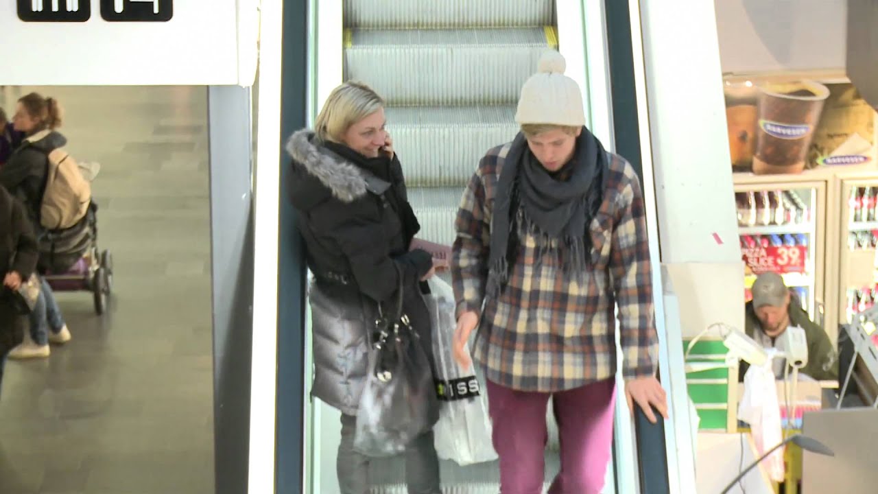Hvem kan st&aring; lengst i en rulletrapp? Stress p&aring; Kollektivet TV 2