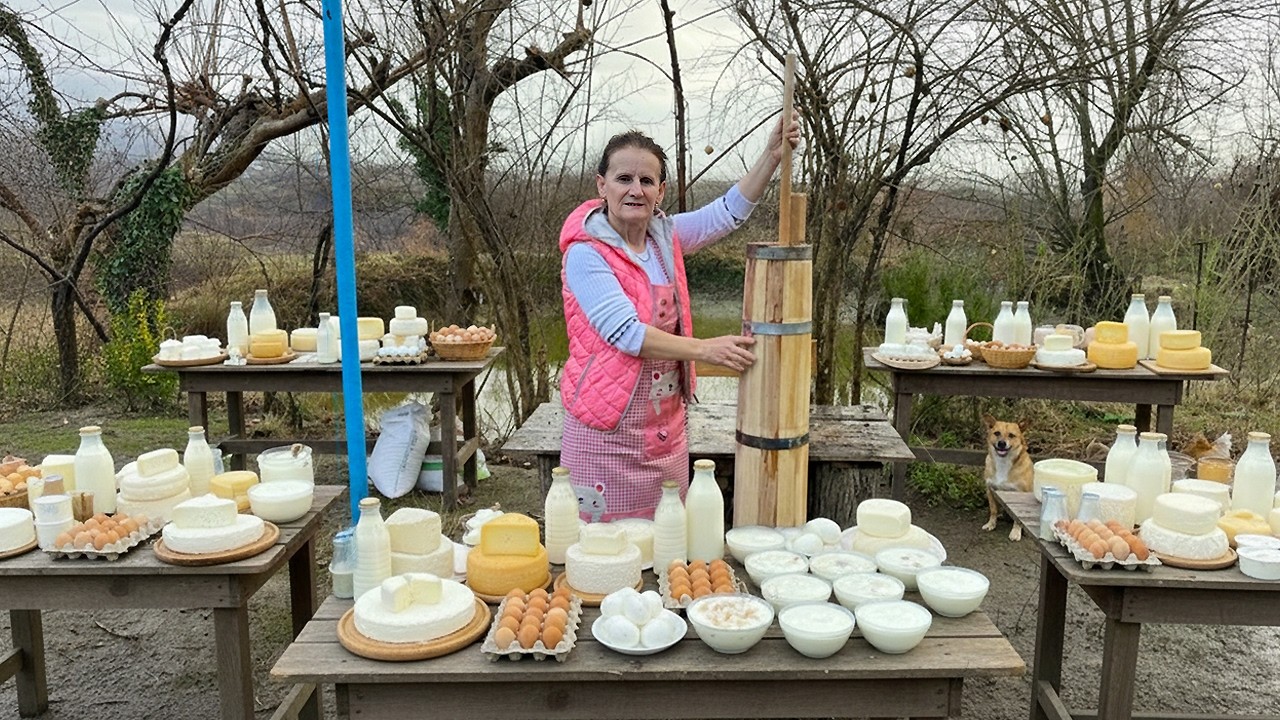 Traditional Albanian Byrek 🥧🏡 – Made with Homemade Creamy Butter 🇦🇱